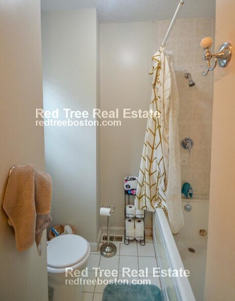 Building Photo - 201 Hillside St