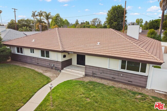 Building Photo - 17633 Nordhoff St