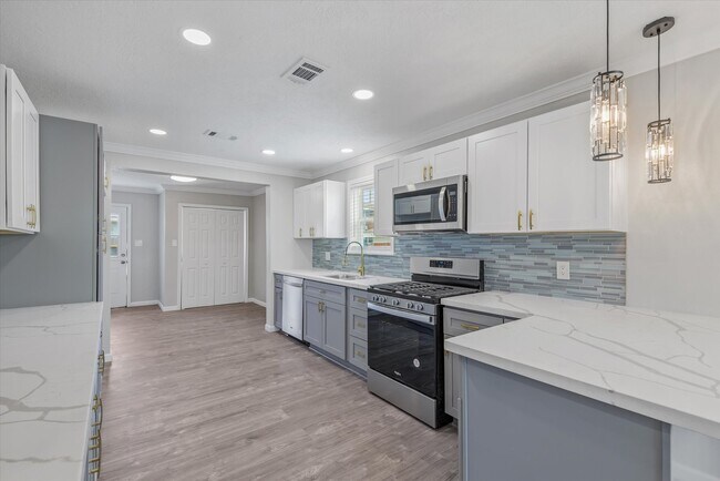 Building Photo - 3518 Avenue H