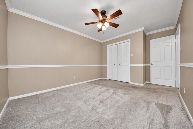 Building Photo - 15818 Sweetwater Creek Dr