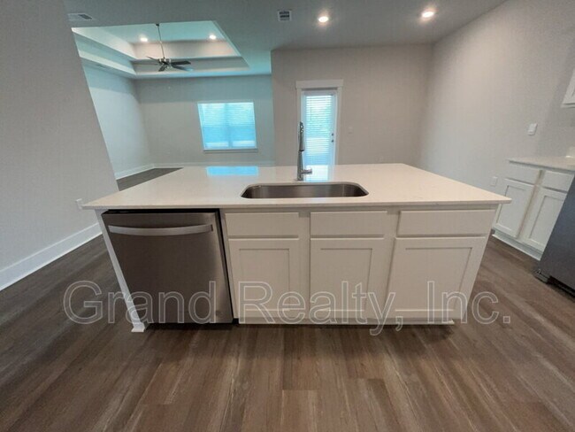 Building Photo - 5823 Sargassum Ln