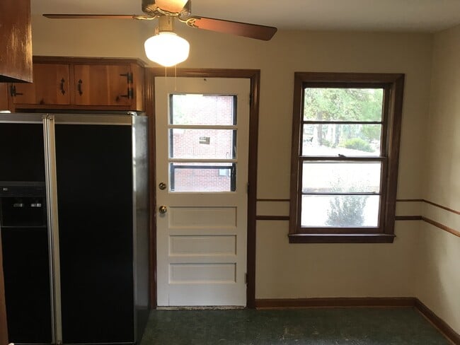 Building Photo - **UPCOMING**Nice 4 Bedroom / 1 Bathroom Ho...