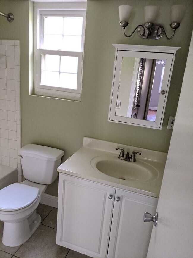 Building Photo - Charming 1 bed 1 bath apartment