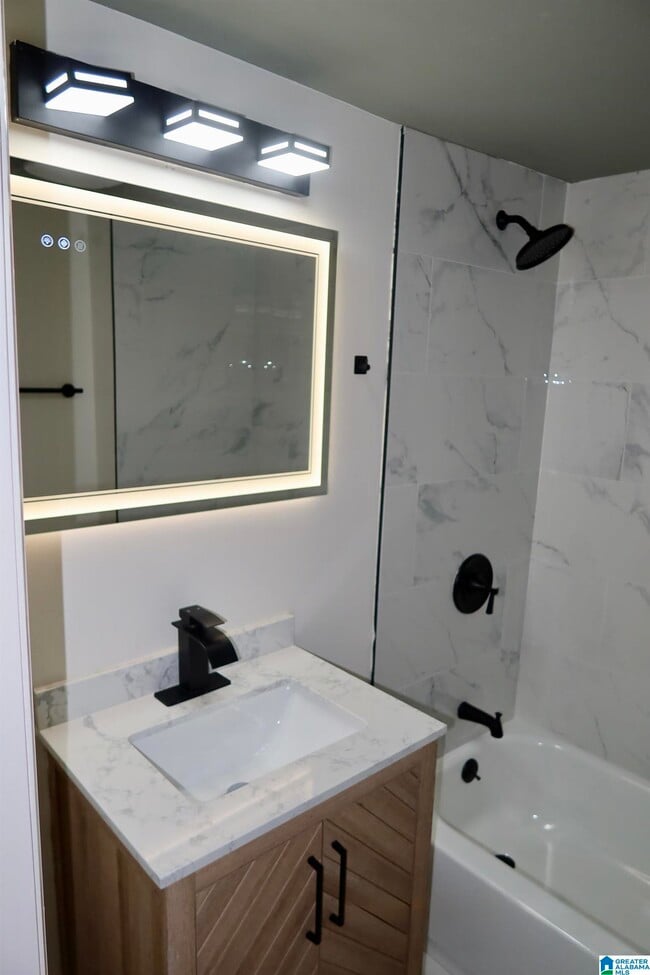 Building Photo - 320 Samford St