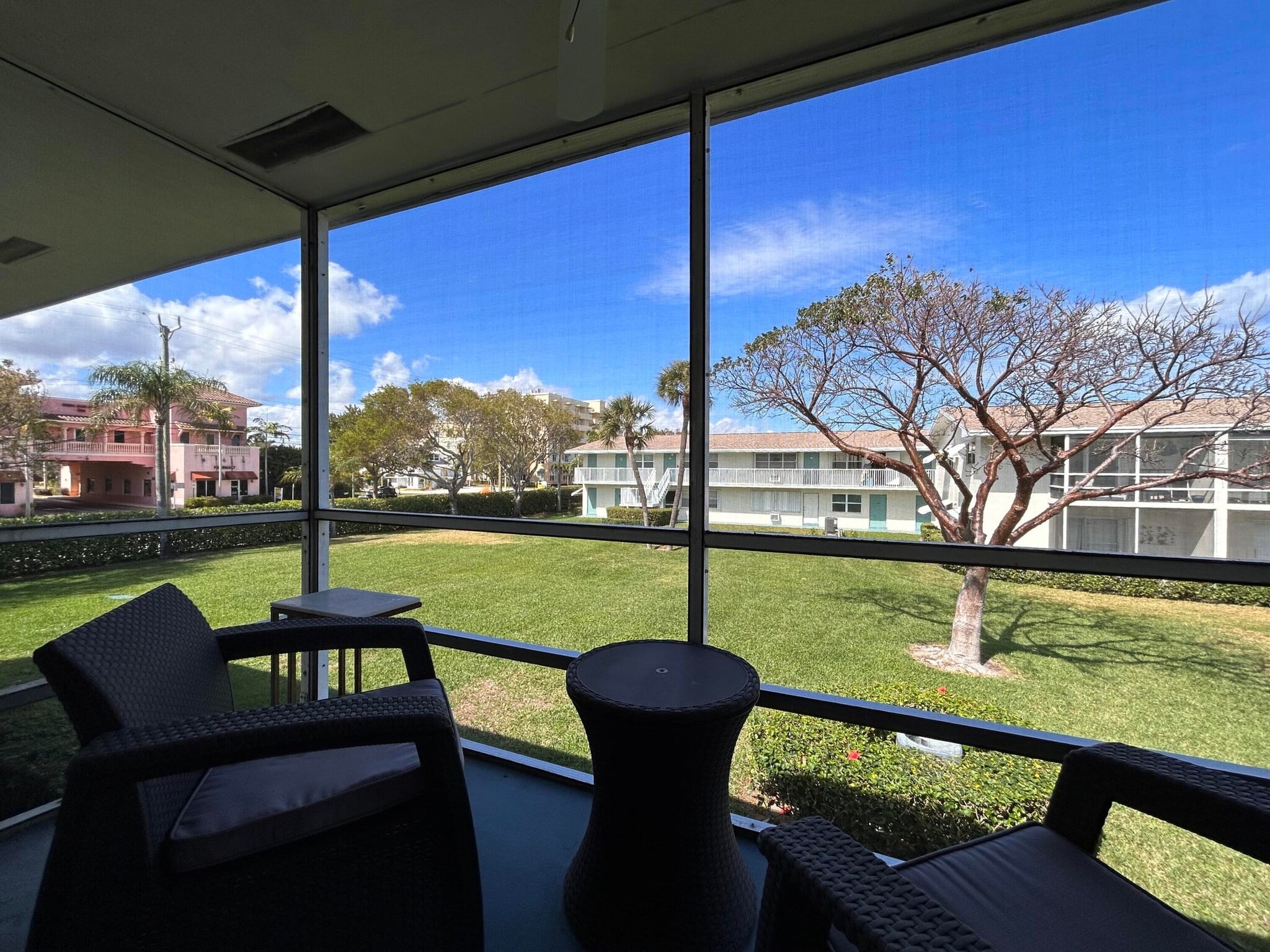 Building Photo - 880 Horizons W