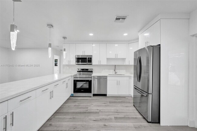 Building Photo - 101 SW 53rd Ave