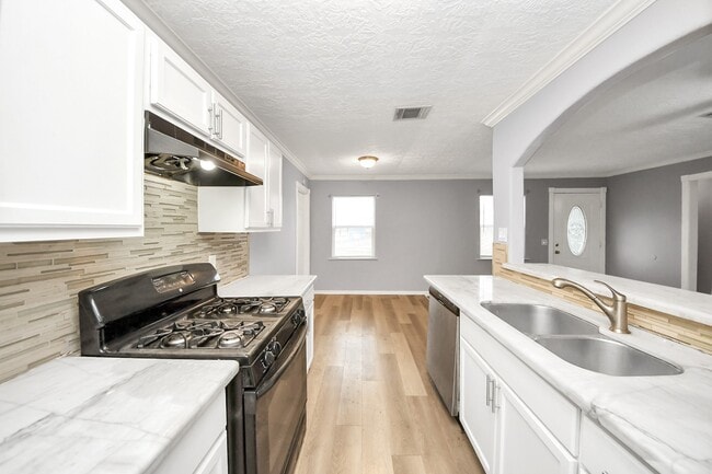 Building Photo - 6817 Anderson St