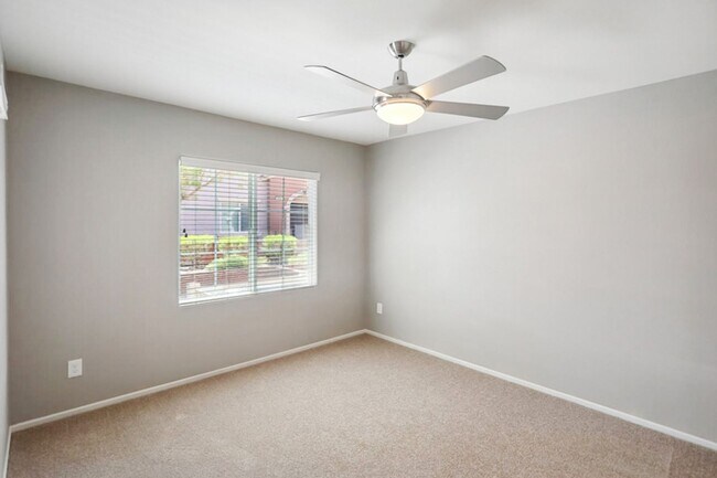 Building Photo - Beautiful 3 Bedroom Townhome With Stunning Mountain Views