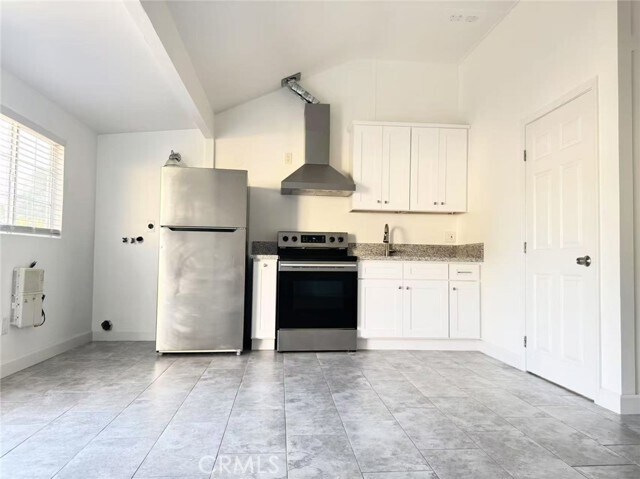 Building Photo - 3233 E Cameron Ave