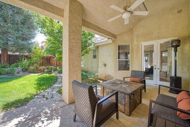 Building Photo - Custom home in beautiful St Andrews Green gated community