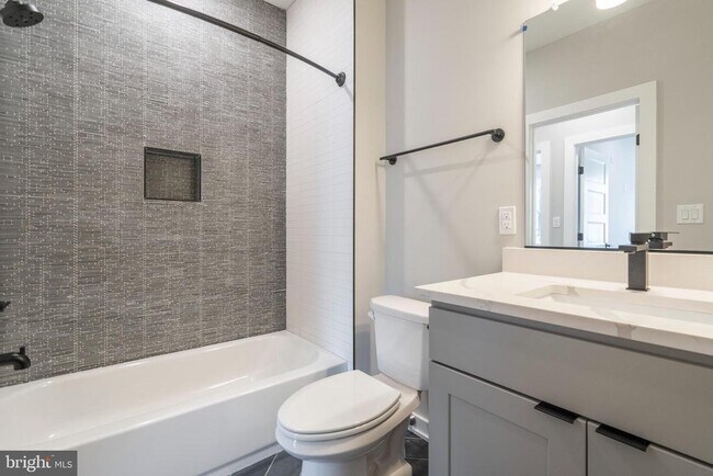 Building Photo - 435 N 35th St