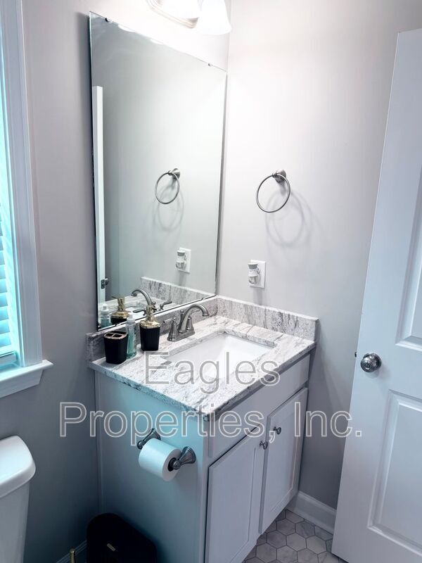 Building Photo - 117 Kenbridge Ln