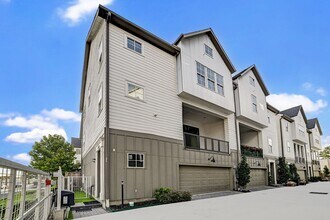 Building Photo - Stunning Modern Townhome in Central Location!