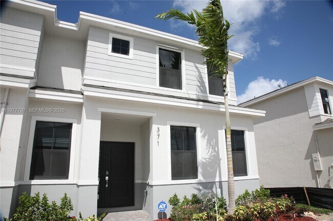 Building Photo - 371 NE 16th St