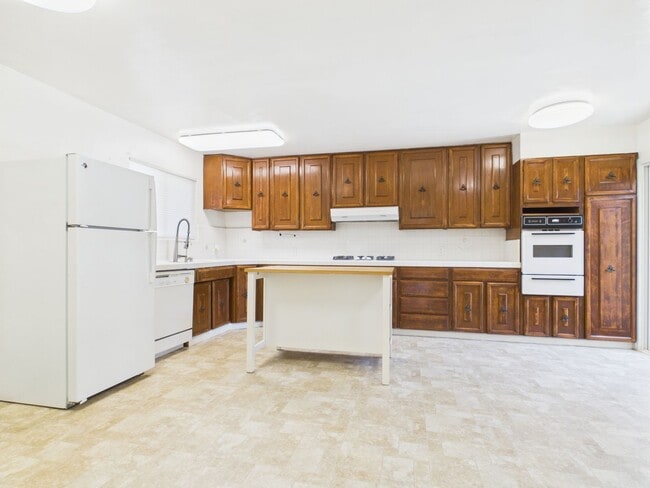 Building Photo - Del Rey Oaks Charmer for Rent