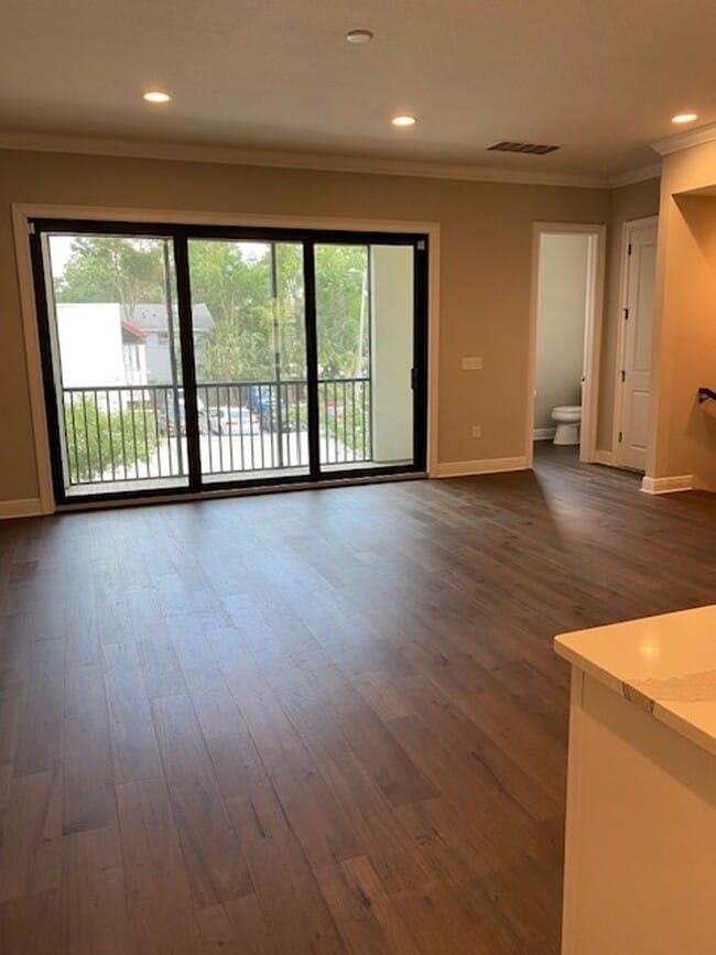 Building Photo - 3215 W De Leon St