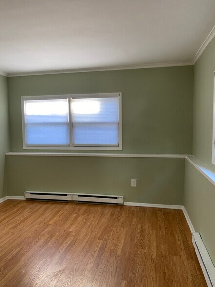 Building Photo - 28 Brook St