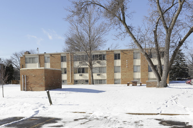 Building Photo - Fremont Court Apartments