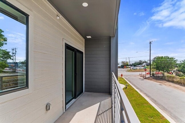 Building Photo - 100 Mockingbird Ln W