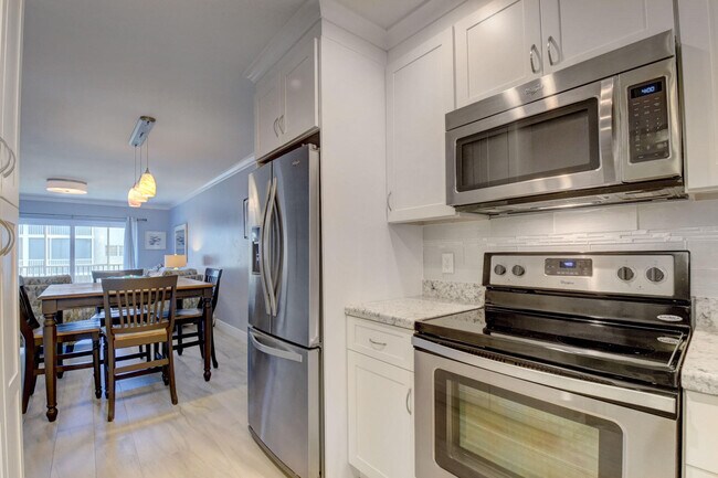 Building Photo - 650 Snug Harbor Dr