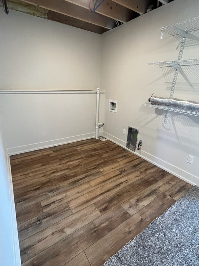 Building Photo - 3212 Babylon Rd