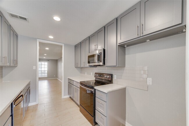 Building Photo - 14228 Misty Meadow Ln