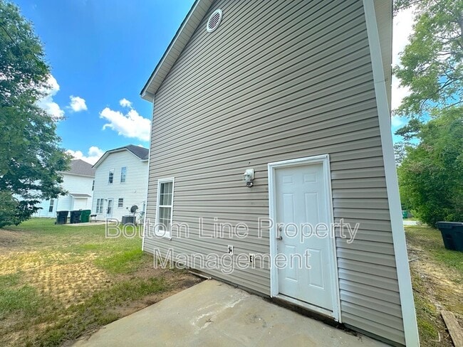 Building Photo - 424 Winding Canyon Dr