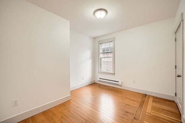 Building Photo - 3819 37th Ave S