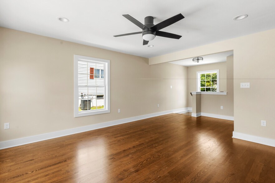 Building Photo - 2628 Linden Pl