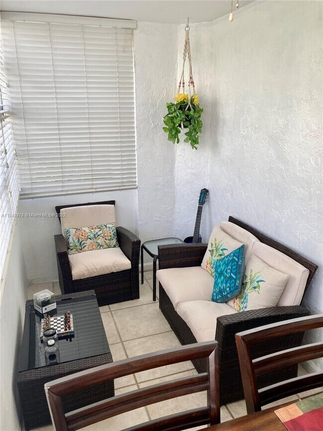 Building Photo - 2460 SW 18th Ave