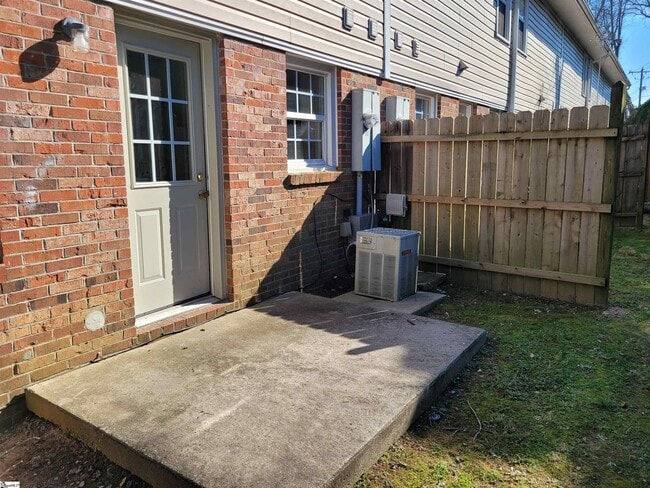 Building Photo - 202 Emerald Park Ct