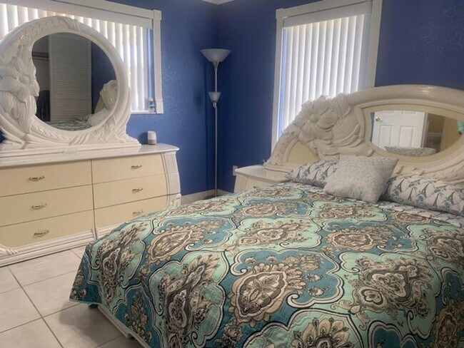 Building Photo - 1283 Larch Way