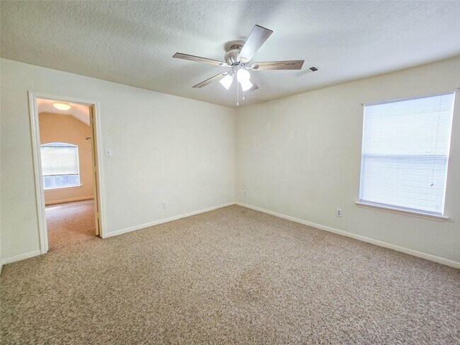 Building Photo - 2214 Trotter Dr