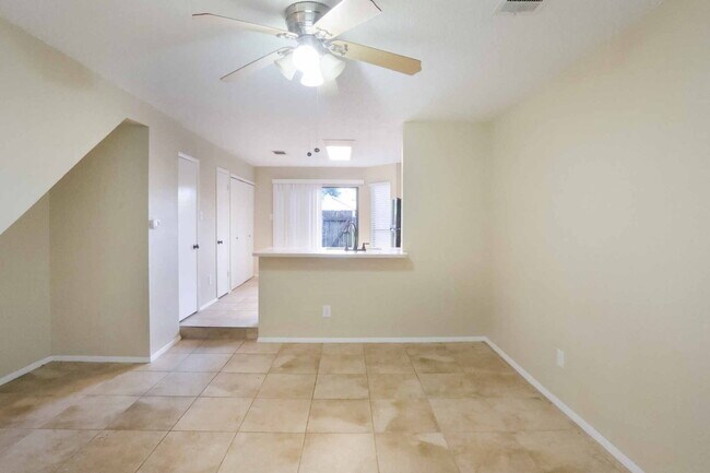 Building Photo - 1411 Gracy Farms Ln