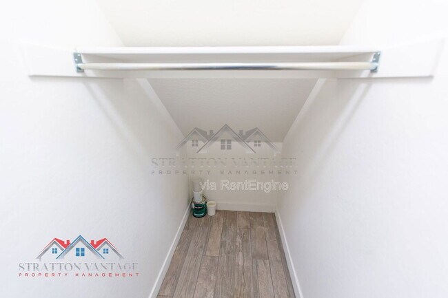 Building Photo - 2095 S Saguaro Dr