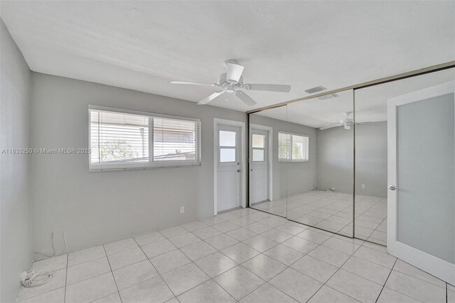 Building Photo - 2909 Middle River Dr