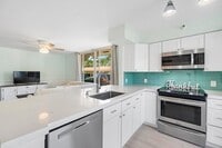 Building Photo - 123 Yacht Club Way