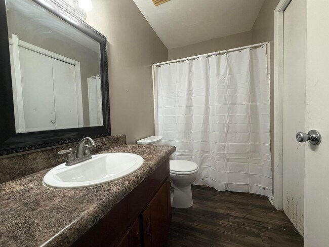 Building Photo - 1411 Lazy Brook