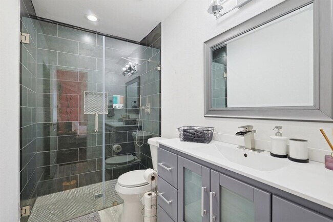 Building Photo - 313 Melorine Dr