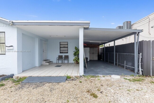 Building Photo - 3925 SW 88th Pl