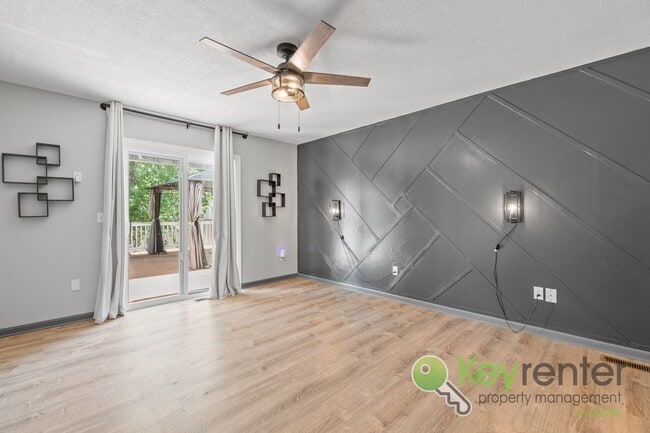Building Photo - 3 Bedroom | 3 Bathroom - Ready to Entertai...