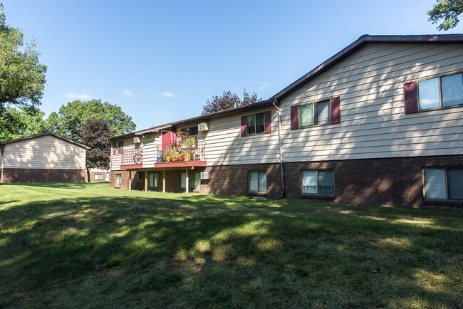 Primary Photo - Dunbar Woods Apartments