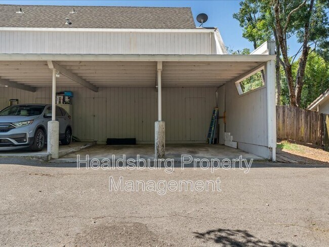 Building Photo - 523 Prince Ave