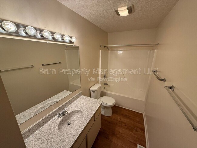 Building Photo - 1105 W Parkway Ave