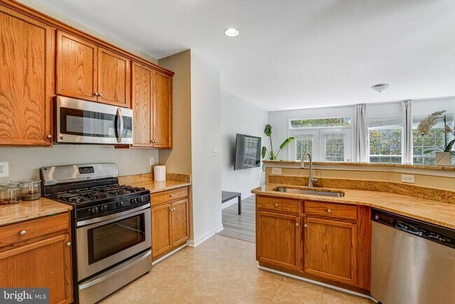 Building Photo - 8535 Wyngate Manor Ct