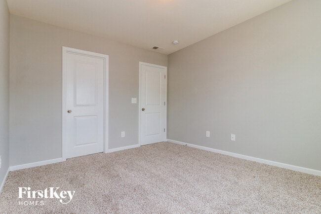 Building Photo - 708 Redbud Ln