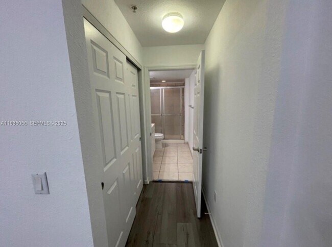 Building Photo - 1979 Freeport Dr