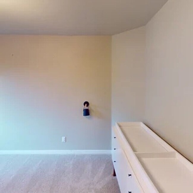 Building Photo - This Shy Creek Neighborhood 4 bed, 3 bath home has abundant space with a functional layout.