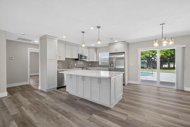 Building Photo - 316 La Mancha Ave