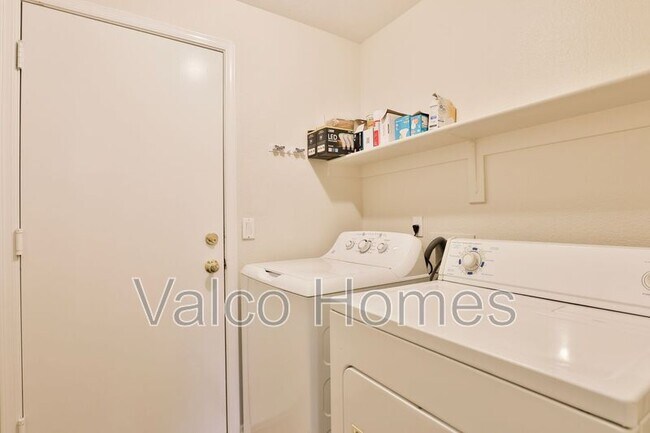 Building Photo - 6450 W Saddlehorn Rd